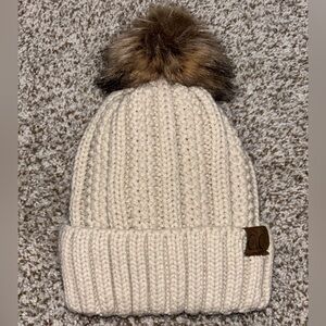 CC Brand Cream Colored Sherpa Lined Chunky Knit Beanie With Faux Fur Pom NWOT